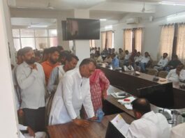 जितेंद्र सिंह गौड़ के नेतृत्व में अवैध शराब के खिलाफ जनसुनवाई में दिया कलेक्टर को आवेदन ।